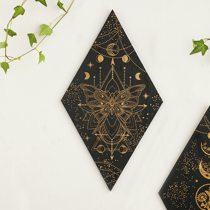 Geometric Carved Wooden Triang - Geometric Shelf Triangle のレビューと価格